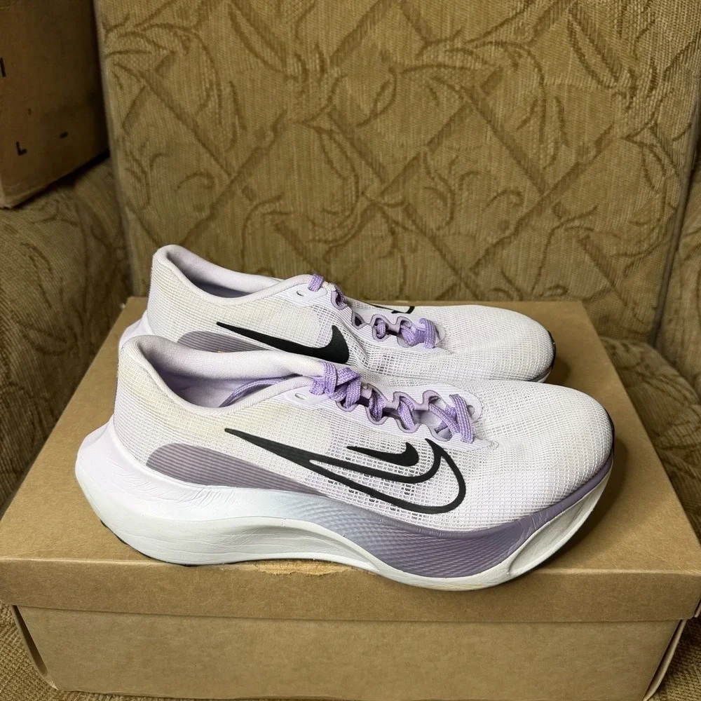 Nike Zoom Fly 5 Women's Size 7 Running Shoes Barely Grape